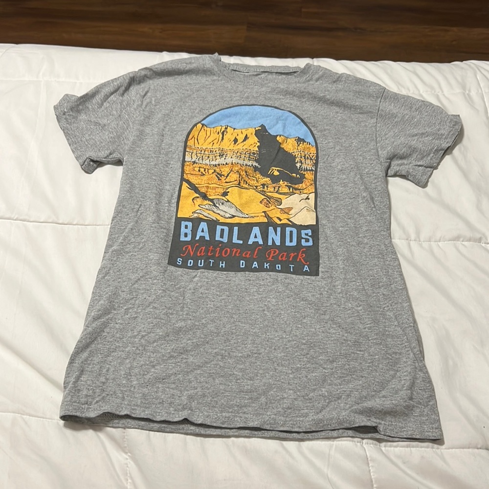 Badlands gray t shirt small